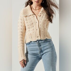 ASTR THE LABEL Scallop Collar Cardigan